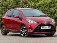 Used Toyota Yaris 100 HP (73 kW) 2020 Red Hatchback
