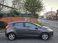 Begagnad Ford Fiesta Zetec 2016 Grå Halvkombi