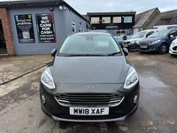Usado Ford Fiesta Titanium 2018 Gris Utilitario