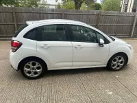 Begagnad Citroën C3 PureTech 2016 Vit Halvkombi