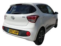 Usado Hyundai i10 Premium 87 HP (63 kW) 2017 Branco Citadino