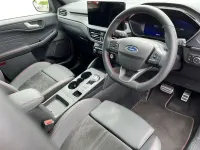 Usado Ford Kuga ST-Line X 239 HP (175 kW) 2025 Cinzento SUV