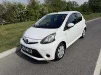 Gebraucht Toyota Aygo 68 PS (50 kW) 2012 Weiß Kleinwagen