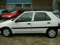 Begagnad Citroën Saxo 1999 Halvkombi