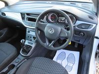 Used Vauxhall Astra 2018 White Estate