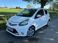 Begagnad Toyota Aygo 68 HK (50 kW) 2013 Vit Halvkombi