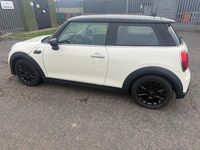 Używany Mini Cooper Classic 2021 Biały Hatchback