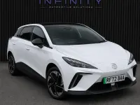 Used MG MG4 EV Trophy 147 kW (200 HP) 2022 White Hatchback