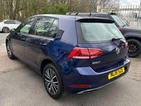 Używany VW Golf VII SE 2018 Niebieski Hatchback
