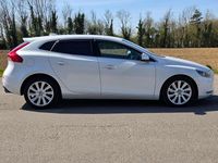 Used Volvo V40 SE 2016 White Hatchback