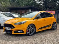 Used Ford Focus ST 250 HP (183 kW) 2016 Yellow Hatchback