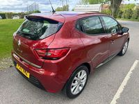 Used Renault Clio IV Dynamique 75 HP (55 kW) 2017 Red Hatchback