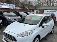 Used Ford Fiesta Zetec 82 HP (60 kW) 2015 White Hatchback
