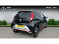 Begagnad Toyota Aygo Trend 72 HK (52 kW) 2021 Svart Halvkombi