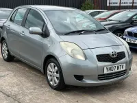 Begagnad Toyota Yaris 85 HK (62 kW) 2007 Silver Halvkombi