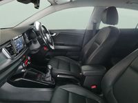 Used Kia Rio 99 HP (72 kW) 2018 Grey Hatchback