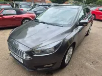 Usado Ford Focus Zetec 125 HP (91 kW) 2018 Cinzento Citadino