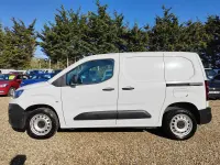 Second-hand Citroën Berlingo 100 CP (73 kW) 2023 Alb Monovolum