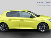Used Peugeot 208 Allure 99 HP (72 kW) 2024 Yellow Hatchback