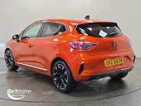 Begagnad Renault Clio V Techno 90 HK (66 kW) 2025 Orange Halvkombi