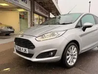 Usado Ford Fiesta Titanium 125 HP (91 kW) 2016 Prateado Citadino