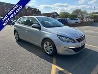 Usado Peugeot 308 Active 100 HP (73 kW) 2015 Prateado Citadino