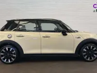 Used Mini Cooper S Comfort 192 HP (141 kW) 2019 White Hatchback