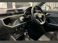 Używany Audi Q3 S-Line 150 KM (110 kW) 2022 Biały SUV