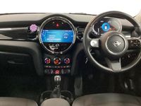 Begagnad Mini Cooper Classic 134 HK (98 kW) 2021 Vit Halvkombi