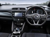 Begagnad Nissan Leaf 110 kW (150 HK) 2018 Svart Halvkombi