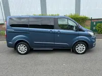 Usado Ford Tourneo Titanium 130 CV (95 kW) 2022 Azul Monovolumen