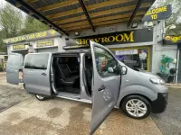 Używany Vauxhall Vivaro 145 KM (106 kW) 2021 Szary Minivan