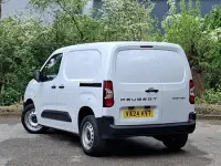 Second-hand Peugeot Partner 2024 Alb Monovolum