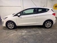 Used Ford Fiesta Zetec 85 HP (62 kW) 2018 White Hatchback