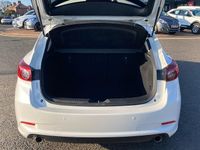 Begagnad Mazda 3 Inclusive 120 HK (88 kW) 2018 Vit Halvkombi
