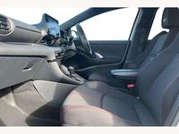 Used Toyota Yaris Hybrid Sport 113 HP (83 kW) 2023 White Hatchback