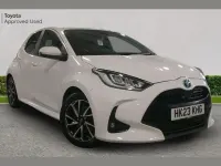 Used Toyota Yaris Design 113 HP (83 kW) 2023 White Hatchback