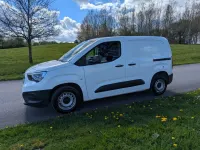 Usado Vauxhall Combo 100 HP (73 kW) 2022 Branco Monovolume