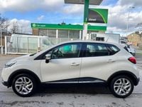 Used Renault Captur Dynamique 90 HP (66 kW) 2014 Cream SUV