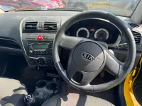 Used Kia Picanto 64 HP (47 kW) 2010 Yellow Hatchback