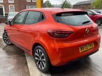 Used Renault Clio Evolution 90 HP (66 kW) 2022 Orange Hatchback
