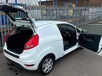 Usado Ford Fiesta 70 HP (51 kW) 2011 Branco Van