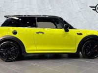 Begagnad Mini John Cooper Works Hatch 228 HK (167 kW) 2023 Gul Halvkombi