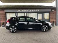 Begagnad Volvo V40 R-Design 120 HK (88 kW) 2018 Svart Halvkombi