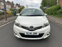 Begagnad Toyota Yaris 99 HK (72 kW) 2014 Vit Halvkombi