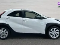 Used Toyota Aygo X PURE 72 HP (52 kW) 2023 White SUV
