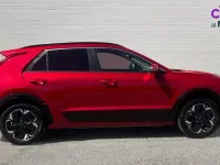 Begagnad Kia e-Niro 150 kW (204 HK) 2023 Röd SUV