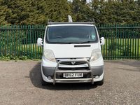 Second-hand Vauxhall Vivaro Sportive 115 CP (84 kW) 2012 Alb Monovolum