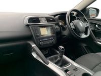 used Renault Kadjar DIESEL HATCHBACK 1.5 dCi Signature Nav 5dr [Front and rear parking sensors,19" Alloy wheels]