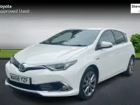 Used Toyota Auris Hybrid 136 HP (100 kW) 2018 White Hatchback